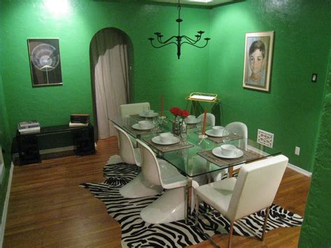 Color Watch Kelly Green With Envy Over A Brilliant Green Dining Room