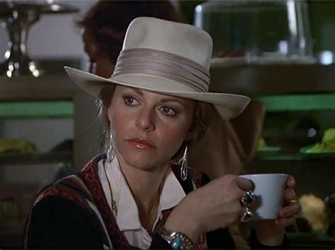 Lindsay Wagner Bionic Woman 1978 In 2021 Bionic Woman Wagner Retro Women