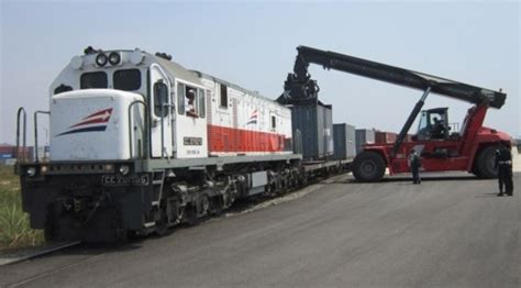 Nonton kereta api ngebut atau sepur. Kereta Api Logistik Segera Hidupkan Relasi JICT-CDP ...