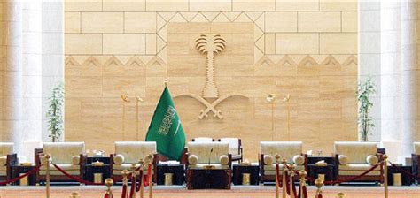السعوديون يدخلون قصر الحكم للمرة الأولى سائحين