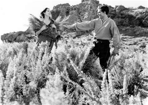 Wuthering heights is a 1939 american drama romance film directed by william wyler and produced by samuel goldwyn. Movie Review: Wuthering Heights (1939) | The Ace Black Blog