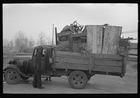 Vintage: Moving Day (early 20th Century) | MONOVISIONS