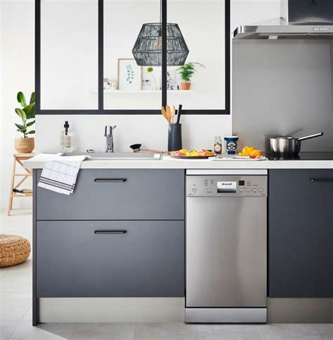 Elle s'appuie sur un réseau de près de 130 points de ventes et de 11 usines répartis sur l'ensemble du territoire. Quelles sont les tendances Lapeyre de la cuisine pour 2019 ...