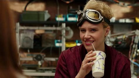 Netflix Puts Kate Mckinnon Behind The Wheel Of Its Rebooted Magic School Bus