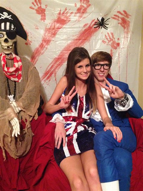 Halloween Couple Costume Sixties Girl And Austin Powers Hot Halloween Outfits Cute Halloween