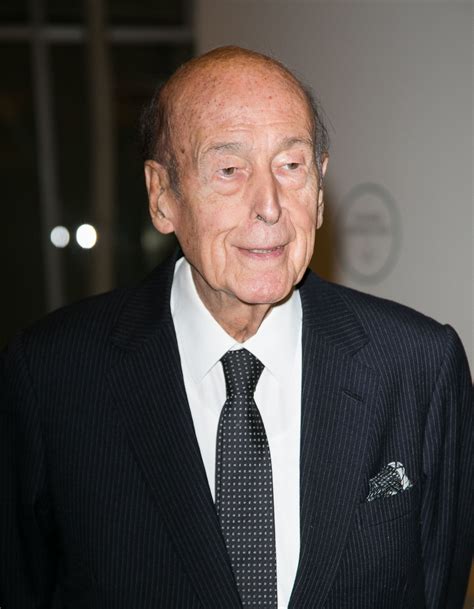 His company barito pacific timber went public in 1993 and changed its name to barito pacific after. Giscard D'estaing - Valery Giscard D Estaing Fait Part De Son Emotion Apres La Mort De Jacques ...