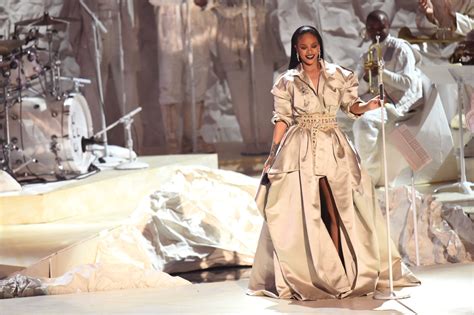 rihanna s performance outfits at the 2016 mtv video music awards fashionista