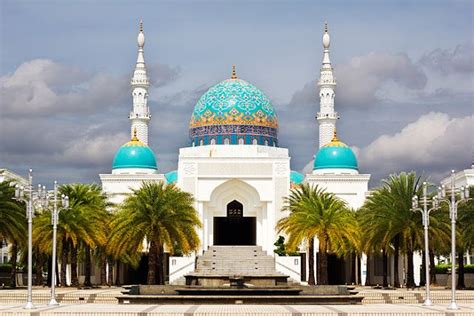 Kami sedia menerima tempahan atau pertanyaan daripada anda, kereta bermula dari kecil sehingga besar termasuk kereta mewah. Pin by Kereta Sewa Alor Setar on Waktu Solat Alor Setar ...