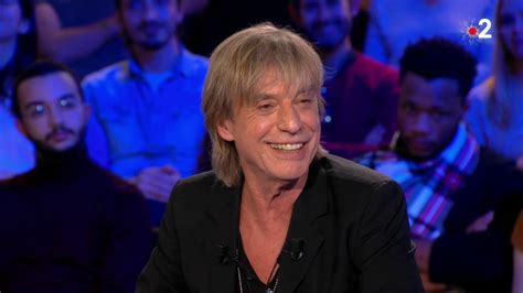 Enfant difficile, il grandit à paris entouré de ses parents et de ses sœurs. Jean-Louis Aubert - On n'est pas couché 21 décembre 2019 # ...