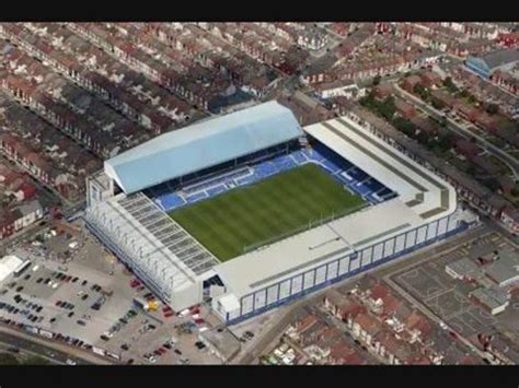 De thuishaven van manchester united, old trafford is met een capaciteit van 76.312 toeschouwers één van de grootste voetbalstadions in engeland Top 15 English Football Stadiums - YouTube