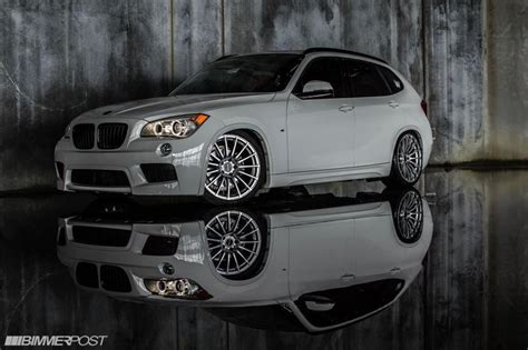 Receiver easily removes when not in use. BMW X1 | Carros