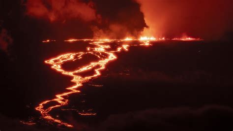 Watch Mauna Loa Erupting Live The Largest Active Volcano On Earth