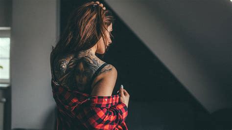 Download Brunette Girl With Tattoo Wallpaper