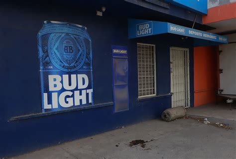 Image Of Bud Light Stack At Walmart Goes Viral—just Take Them Ciaoly