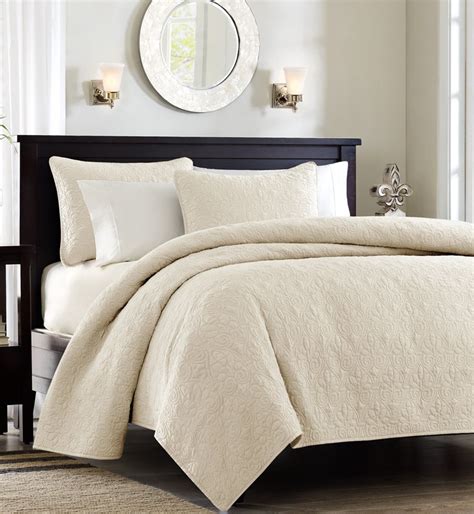 Beige And White Bedding Products For Creating Warm And Elegant Nuance