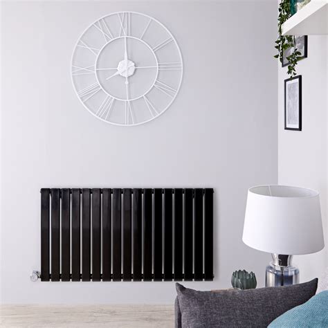 La solution de chauffage efficace et économique combinant une technologie de pointe avec une élégance parfaite. Radiateur Design Électrique Horizontal Noir Delta 63,5cm x ...