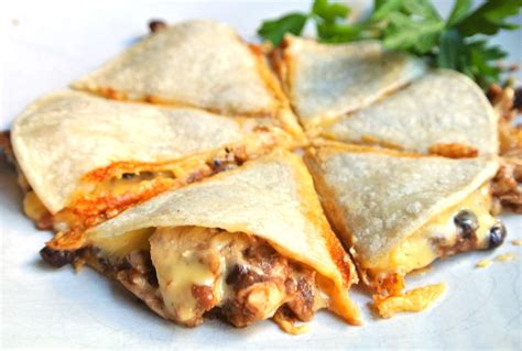 This quesadilla recipe uses the filling from a baked taquito recipe i adore. Mom, What's For Dinner?: Cheesy Chicken and Black Bean ...