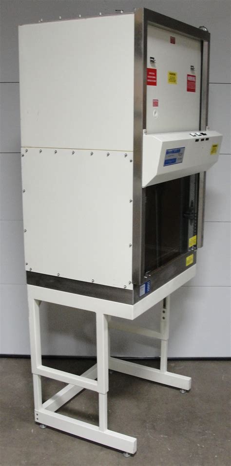 Clean biological safety cabinet is necessary in animalcule lab,especiallly in the condition needing protecting measure,such as medicine,scienific etc. Refurbished Baker Company 2' SterilGARD Model SG 250 ...