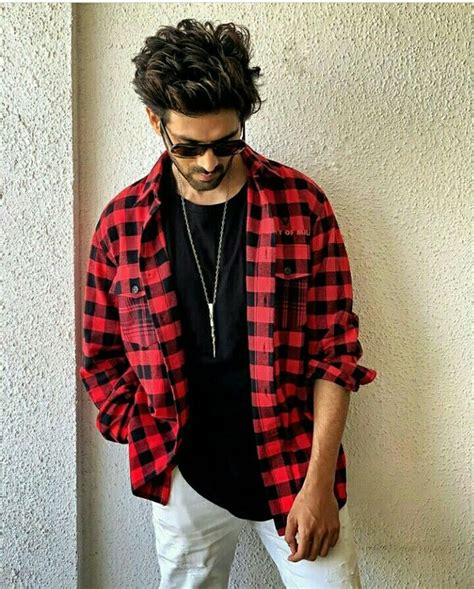 Kartik tiwary (born 22 november 1990), known professionally as kartik aaryan is an indian actor who appears in hindi films. Pin on kartik aryan