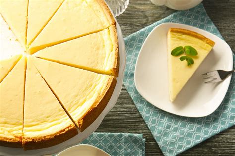 Make this authentic cheesecake factory original cheesecake recipe at home using todd wilbur's the cheesecake factory's latest decadent dessert goes extreme with america's favorite cookie. Recette du Cheesecake ou "cheese cake" classique ...