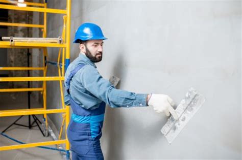 Putz verschönert die wand und im außenbereich ist er nötig, um die mauer vor schäden zu für freie zufahrt zum haus sorgen. Wand verputzen » Kostenfaktoren, Preisbeispiele und mehr