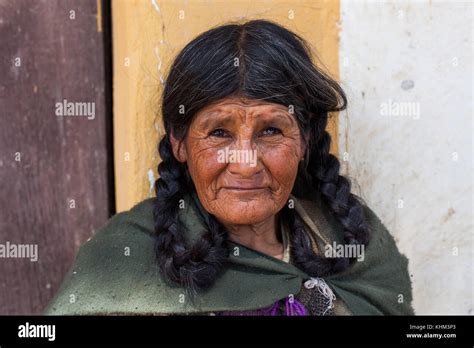 Tarata Cochabamba Bolivia Sa October 2017 An Elderly Woman Walks