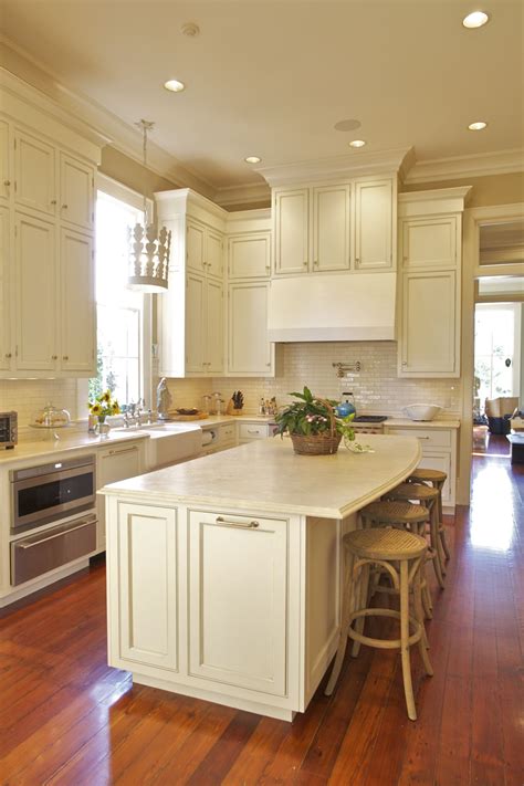 See more ideas about galley, new england style homes, clean living rooms. Beautiful custom kitchen with a stile and rail cabinet design. Crown moulding accen… | Kitchen ...