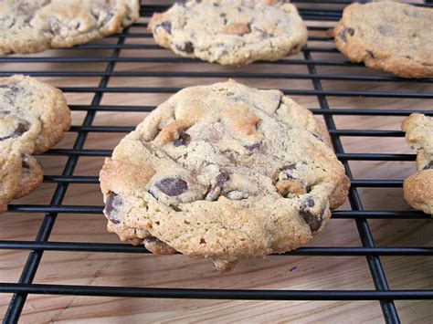 Many desserts are high in calories, saturated fats, sugary carbs, and low in nutritious properties, which makes them. Low calorie chocolate chip cookies | Low calorie chocolate chip cookie, Low calorie chocolate ...