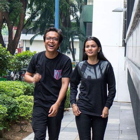 Persembahan azwan kombos ezzaty abdullah drama famili duo 2021. beautifulnara on Twitter: "Azwan Kombos Dan Ezzaty ...