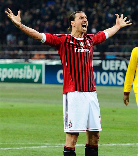 Fiery swedish soccer player zlatan ibrahimovic became one of europe's top strikers while starring born on october 3, 1981, in malmö, sweden, zlatan ibrahimovic overcame a rough upbringing to. Milan AC : Zlatan Ibrahimovic vers une prolongation jusqu ...