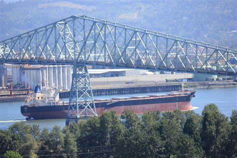 This Is The Oregonwashington Bridge The Columbia River Separates