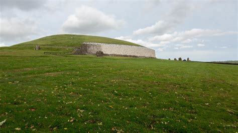 Newgrange Mound Tomb One Of Our Last Stops In Ireland Aft Flickr