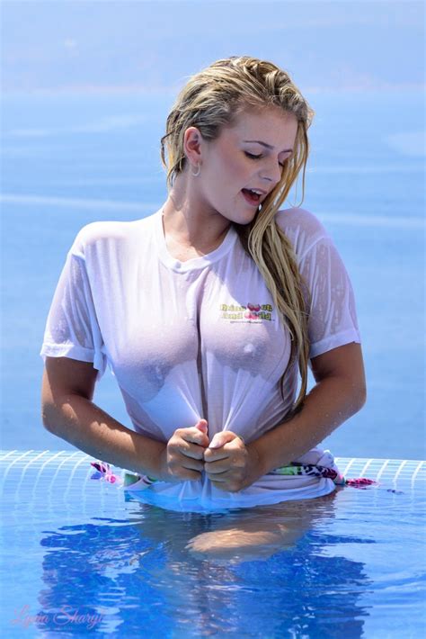 Uk Amateur Lycia Sharyl Uncovers Her Great Tits In An Infinity Pool