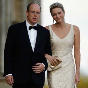Message de pâques du prince albert ii et la princesse charlene de monaco depuis roc agel le 12 avril 2020. Charlène de Monaco confirme : elle attend des jumeaux ...