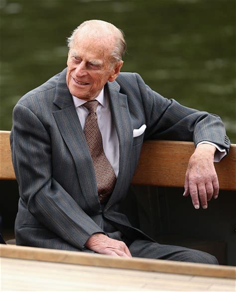 Il principe filippo duca di edimburgo, marito della regina d'inghilterra e padre del futuro re, oggi compie 90 anni. Il Principe Filippo è il più elegante dei reali - Vogue.it