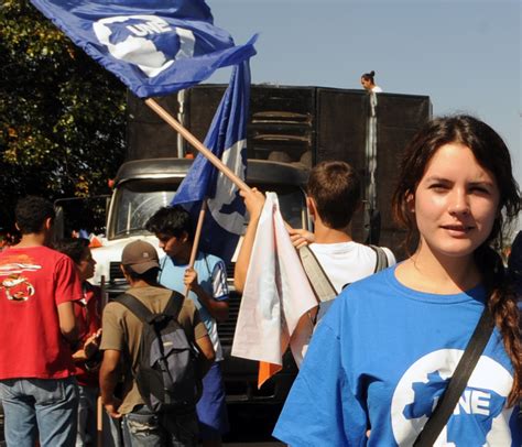 Desde marzo de 2018 ejerce como diputada de la república por el distrito n° 12. I Was Here.: Camila Vallejo - Latin America's 23-year-old ...