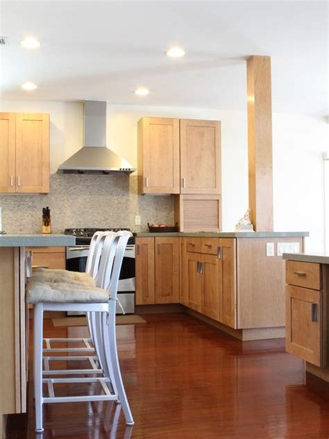 Want to use maple cabinets in the kitchen, and you need ideas on how to match them to the backsplash? Marvelous Light Maple Kitchen Cabinets Design: Stunning ...