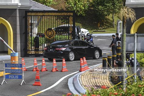 Dewan negara sewajarnya menolak pindaan ini kerana ia menggugat hak tertuduh serta bidang kuasa hakim yang mahu melindungi hak tersebut.. Yang Dipertua Dewan Negara, Dewan Rakyat menghadap Agong
