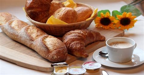 Protein bars full of energy. How to prepare French breakfast video - TouristSpot ...