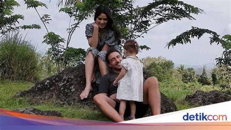 Maybe you would like to learn more about one of these? 8 Foto Liburan Raisa & Hamish di Magelang, Wajah Bule ...