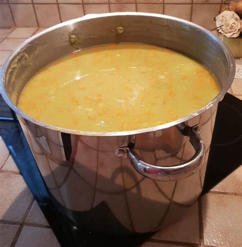 J'ai fait cuire cette soupe très lentement, pour une consistance plus épaisse, la maison embaumait presque la cabane à sucre. Recette Soupe aux pois cassés sur Manger de tout et ...