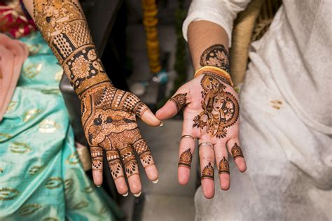 Unlike permanent tattoos, which involve ink being inserted into the skin, henna acts as a temporary colorant. How To Make Your Mehndi Designs Darker And Last Longer ...