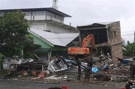 Gempa terkini di wilayah indonesia dengan magnitudo lebih dari atau sama dengan 5.0. Jepang Nyatakan Siap Bantu Korban Gempa Majene dan Mamuju