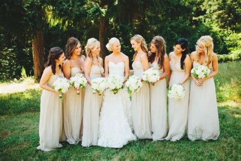 You're free to select colours for your bouquet. a121.jpg