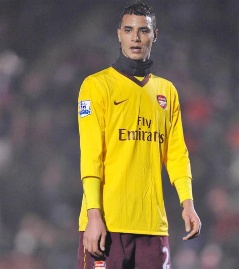 In an effort to prevent what little hair he had left from disappearing, he forked out £7,500. Arsenal : Bordeaux veut récupérer Chamakh