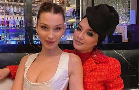 Walaubagimanapun, penampilan ainul tetap nampak anggun dan selesa dengan pakaian tersebut dengan warna nude. Fesyen Nampak Kaki Neelofa Pula Kena Kritik