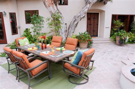 Terracotta Outdoor Dining Contemporary Patio San Diego By