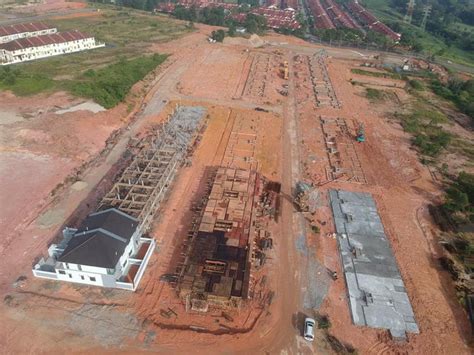 Cast in situ reinforced concrete box girder using heavy duty shoring. Idealbuild Engineering Sdn Bhd - Idealbuild Group ...