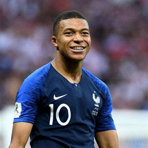 Kylian Mbappé passe au blond platine