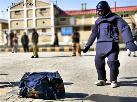کراچی کے علاقے صدر میں بم کی اطلاع بی ڈی ایس موقع پر پہنچ گئی